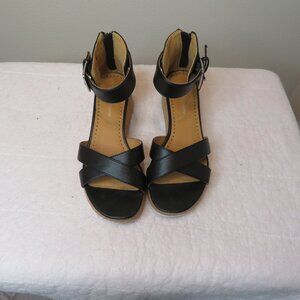 Adrienne Vittadini Cortz Wedge Strapped Samdals